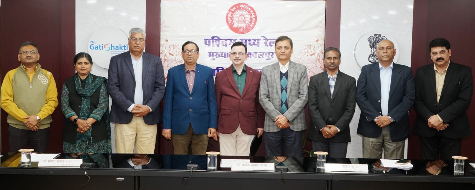 जबलपुर: WCR मुख्यालय के एक अधिकारी सहित पश्चिम मध्य रेलवे के 90 रेलकर्मी हुए सेवानिवृत्त