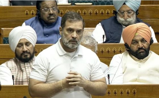 राहुल गांधी के भाषण पर हंगामा, 2 बार लोकसभा स्थगित, बोले, चीनी टैंक डोकलाम आ रहे थे, अमित शाह ने टोका तो पूछा, सरकार डर क्यों रही