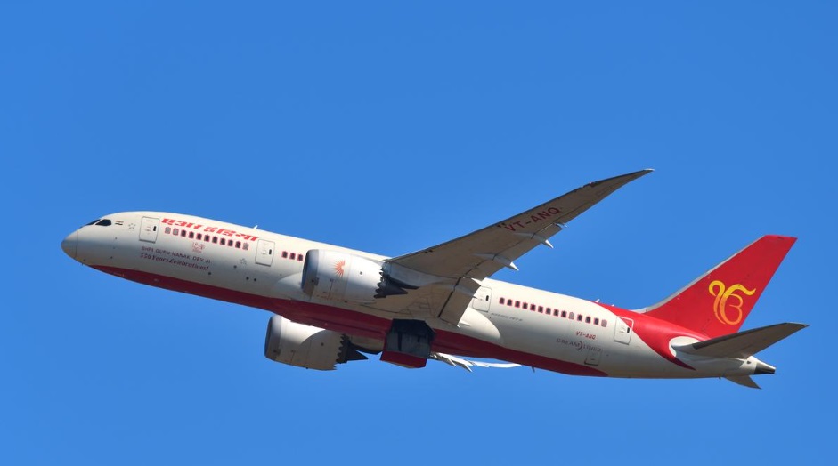 एयर इंडिया के लंदन-बेंगलुरु बोइंग 787 में फ्यूल स्विच खराब, विमान उड़ान के बाद ग्राउंड सुरक्षा पर सवाल