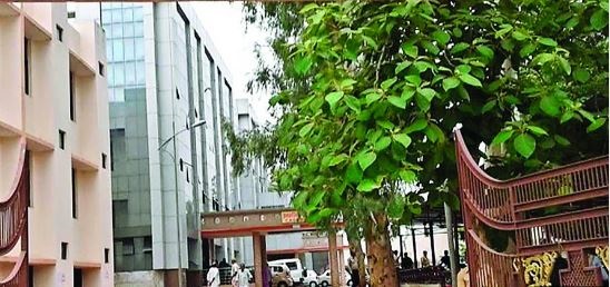 रेलवे अस्पताल के बाथरुम में मिली वार्ड बॉय की लाश, परिजनों ने किया हंगामा