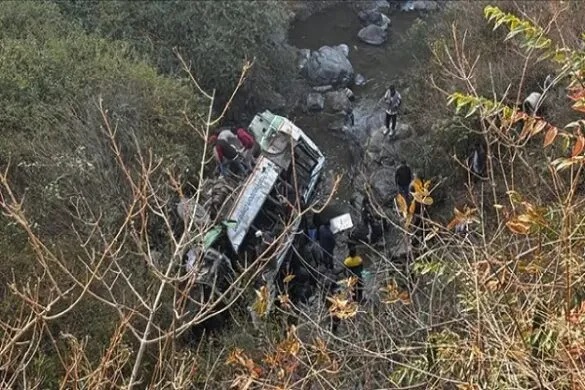 उत्तराखंड में खाई में गिरी हिमाचल रोडवेज की बस, 3 की मौत-कई घायल, रेस्क्यू जारी