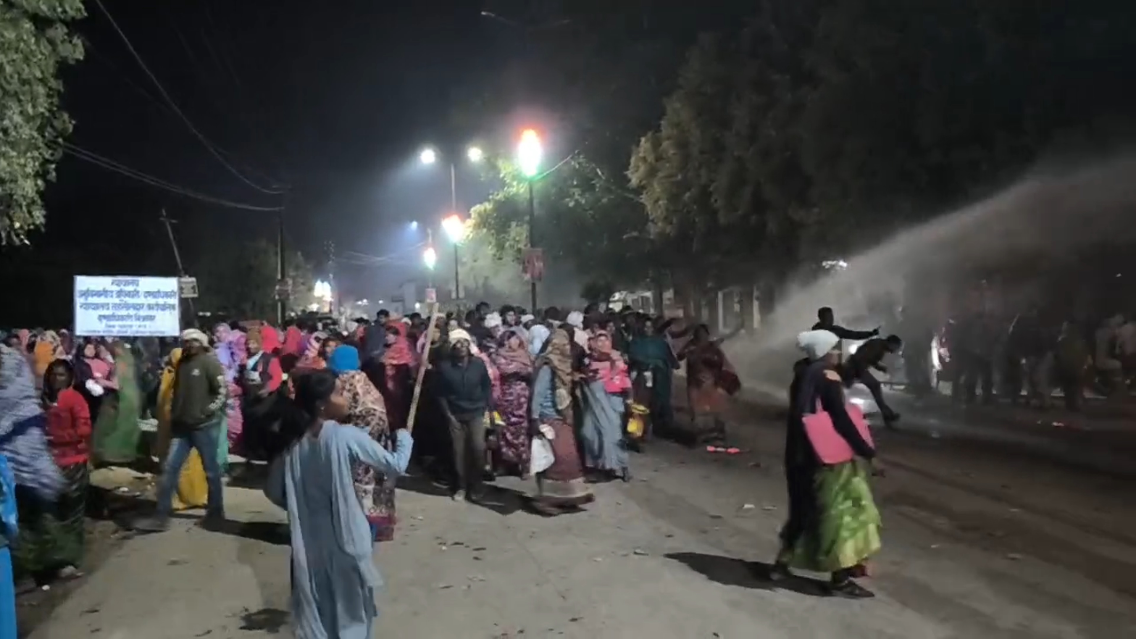 छतरपुर में केन-बेतवा प्रोजेक्ट के विस्थापितों का हंगामा, पुलिस पर किया पथराव, बाद 40 से अधिक पर एफआईआर दर्ज