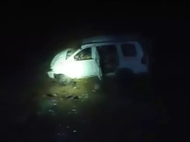 एमपी के विदिशा में बड़ा हादसा, बारातियों की कार 30 फीट गहरे तालाब में गिरी, 3 की मौत, 7 घायल