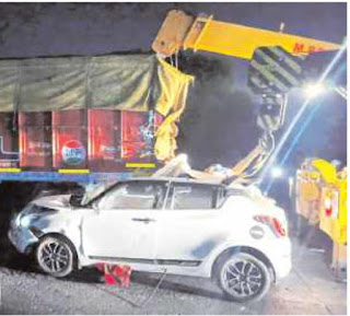 जबलपुर में अंधमूक बाईपास पर तेज रफ्तार कार ट्रक में घुसी, 2 युवकों की मौत, शादी से लौटते समय घटना