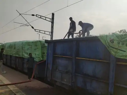 रेलवे: कटनी-बिलासपुर रेलखंड पर कोयले से भरी मालगाड़ी में लगी आग, फायर ब्रिगेड ने काबू पाया