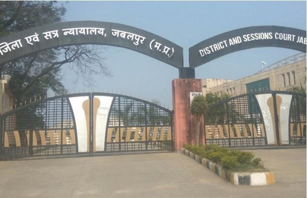 जबलपुर कोर्ट में घूसखोर पंडत फिल्म पर परिवाद दायर, नेटफ्लिक्स के कंटेंट हेड सहित अन्य को बनाया अभियुक्त