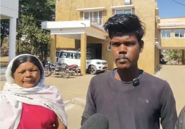 BJP विधायक संजय पाठक पर फिर लगा आरोप, गरीब परिवार को धोखाधड़ी कर बेघर किया मोटर साइकल-मोबाइल फोन छीने