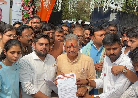 होम साइंस कालेज के सामने ABVP कार्यकर्ताओं ने किया प्रदर्शन, पैदल मार्च निकालकर उच्च शिक्षा मंत्री को सौंपा ज्ञापन