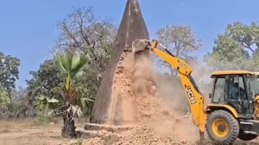 छत्तीसगढ़ : बस्तर में नक्सलियों पर बड़ा प्रहार, 173 स्मारक ध्वस्त, 64 फीट ऊंचा मेमोरियल भी गिराया