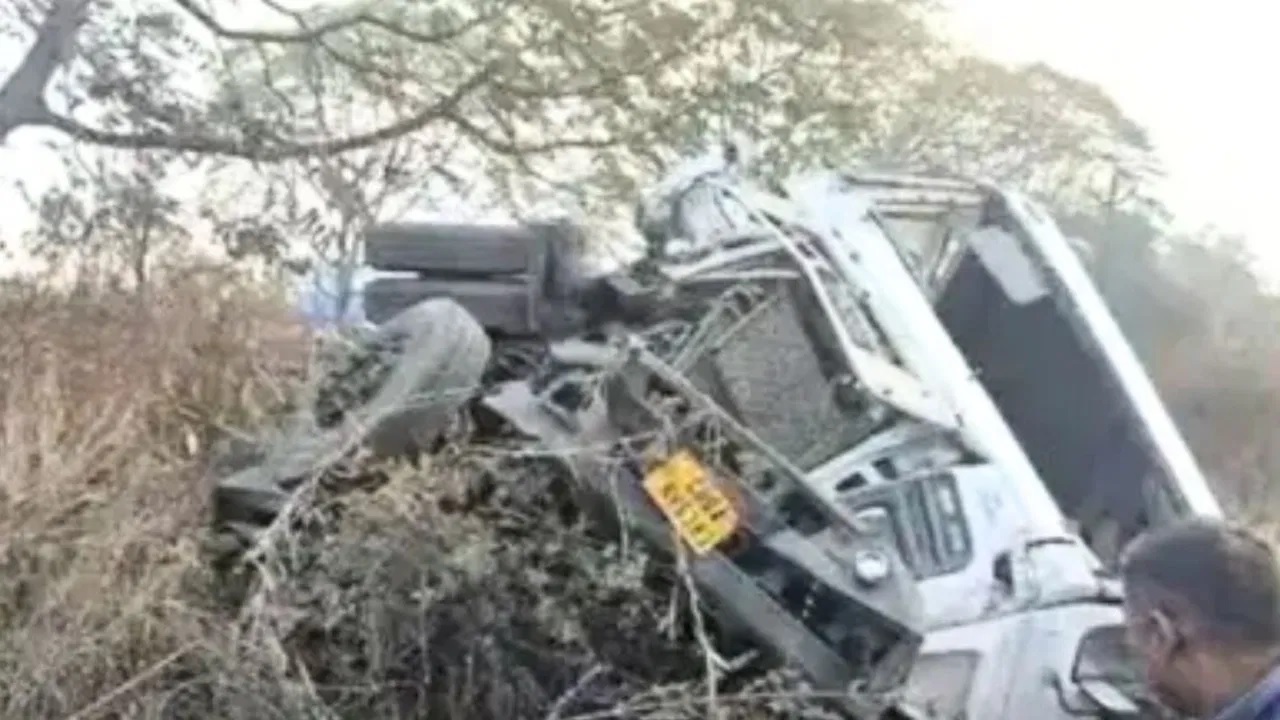 भीषण सड़क हादसा, 5 पुलिसवालों की मौत, तीन जवान घायल, सीएम ने किया मदद का ऐलान