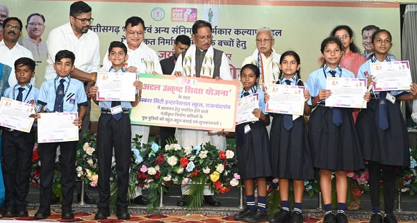 जगदलपुर के श्रमिक की बेटी डिंपल कश्यप अब संस्कार सिटी स्कूल में संवार रही अपना भविष्य