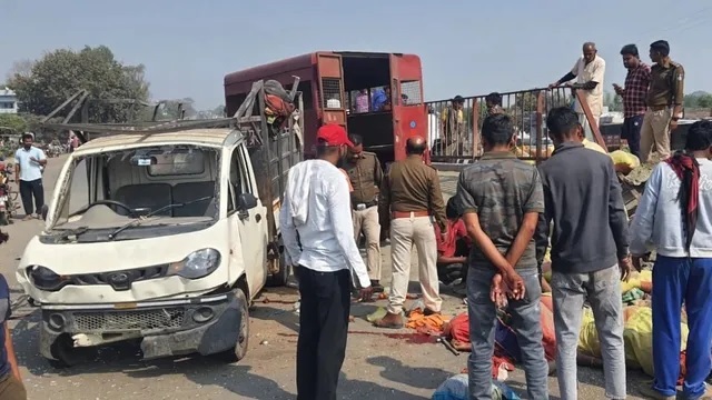 नरसिंहपुर में भीषण सड़क हादसा, ओवरब्रिज से गिरा वाहन, 3 की मौत, 8 घायलों की हालत नाजुक 