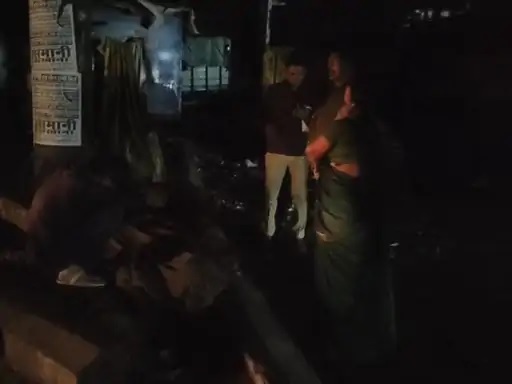 सागर में विज्ञापन पोल पर लटका मिला युवक का शव, परिजनों ने लगाया आरोप- हत्या कर लटका दिया