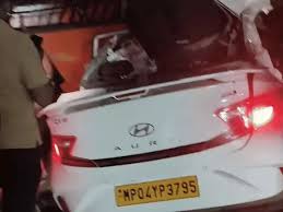 एमपी के बैतूल में हादसा: सड़क किनारे खड़ी क्रेन से तेज रफ्तार कार टकराई, 3 दोस्तों की मौत, 2 गंभीर घायल