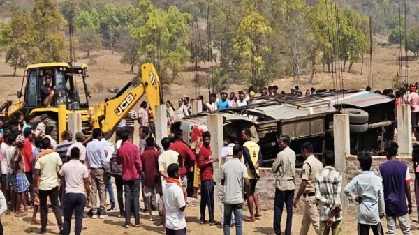 झारखंड: ब्रेक फेल होने से पलटी बस, 5 यात्रियों की मौत, 20 से अधिक घायल, कई गंभीर