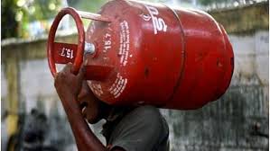 महंगाई की मार : घरेलू एलपीजी के दाम 60 और वाणिज्यिक सिलेंडर की कीमतों में 115 रुपये बढ़ोतरी, नई दरें लागू