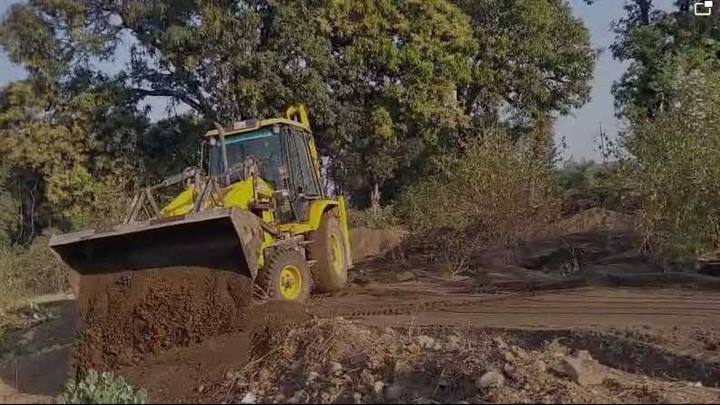 जबलपुर के ललपुर में राजस्व विभाग की बड़ी कार्रवाई, 5 डम्पर अवैध रेत को किया गया जमींदोज