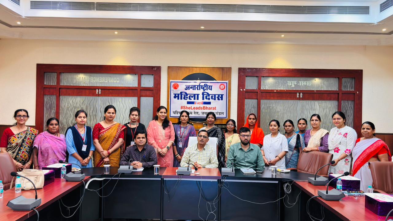 जबलपुर : 33 महिला कर्मचारी सम्मानित, महिला दिवस पर संगोष्ठी एवं सम्मान समारोह आयोजित