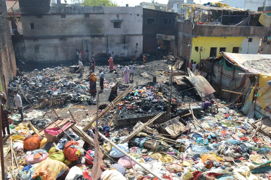 जबलपुर की गुजराती कालोनी में लगी भीषण आग, देखते ही देखते कई झोपडिय़ां जलकर राख