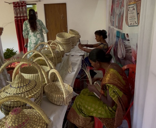 रायपुर: पारंपरिक हस्तशिल्प उत्पाद बना आजीविका का साधन