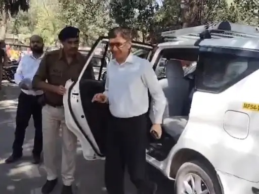 कटनी मालगाड़ी हादसे के घटनास्थल का पमरे जीएम ने किया निरीक्षण, जांच तेज करने के निर्देश