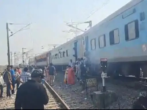 एमपी: भोपाल-खजुराहो महामना एक्सप्रेस के डिब्बे में धुआं से मची अफरातफरी, डिब्बे से कूदे यात्री