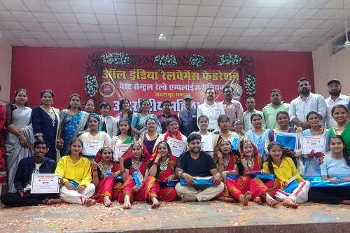 महिला दिवस पर एआईआरएफ/डबलूसीआरईयू का शानदार रंगारंग आयोजन, पुरस्कृत हुईं नारीशक्ति