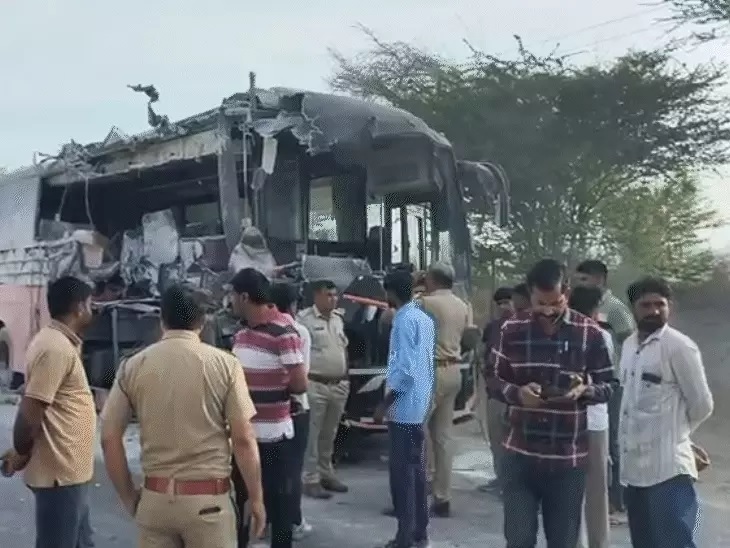 राजस्थान : बस और ट्रॉला की भिड़ंत में 5 की मौत, हाईवे पर एक दर्जन से अधिक घायल, कई गंभीर