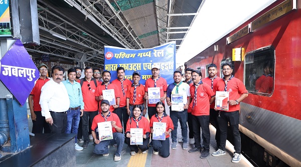 रेलवे के स्काउट-गाइड्स नुक्कड़ नाटक कर रेलवन ऐप का प्रचार- डिजिटल भुगतान पर मिल रही छूटस यात्रियों को कर रहे प्रेरित