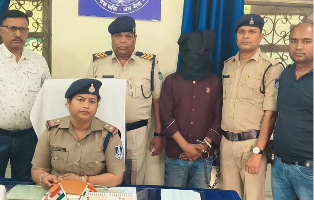 ट्रेन में यात्री का मोबाइल फोन चोरी एकाउंट से निकाले 4.61 लाख रुपए, यूपी से पकड़ा गया आरोपी 