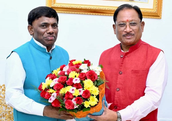 मुख्यमंत्री श्री विष्णु देव साय से गोवा के खेल एवं जनजातीय कल्याण मंत्री श्री रमेश तावड़कर की सौजन्य भेंट