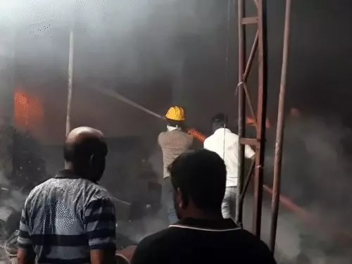 जबलपुर में फर्नीचर दुकानों में लगी जबर्दस्त आग,फायर ब्रिगेड के 7 वाहनों ने पाया काबू, हुआ बड़ा नुकसान