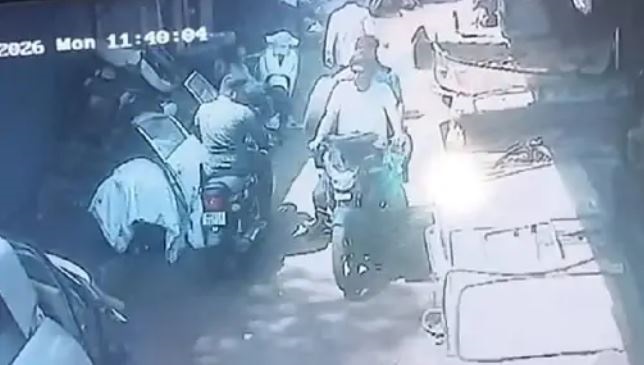 रेसिंग बाइक से आए शातिर बदमाशों ने चोरी किया कार का पहिया, गुरंदी बाजार पहुंच गए बेचने, CCTV में हुए कैद, अब पुलिस कर रही तलाश