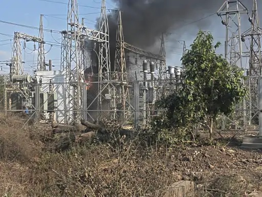 रेलवे ट्रांसफार्मर में लगी आग, उमरिया में बिजली सप्लाई रुकी, कटनी-शहडोल रेलखंड पर ट्रेनें रुकी रहीं