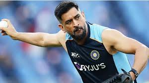IPL : चेन्नई सुपर किंग्स के फैन्स को बड़ा झटका, इंजरी के चलते 2 हफ्ते तक नहीं खेल सकेंगे धोनी