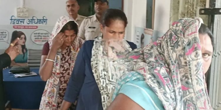 ऑटो में बैठते ही उड़ जाते थे जेवर, मैहर में मां-बेटी का शातिर गैंग गिरफ्तार