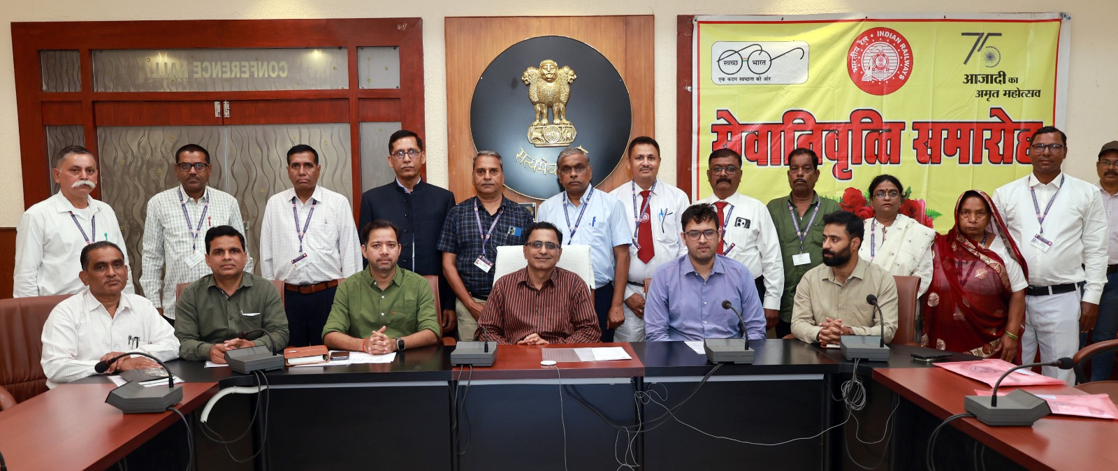 जबलपुर : रेल मंडल में 24 कर्मचारी हुए सेवानिवृत्त, मंडल रेल प्रबंधक ने उज्जवल भविष्य की कामना की