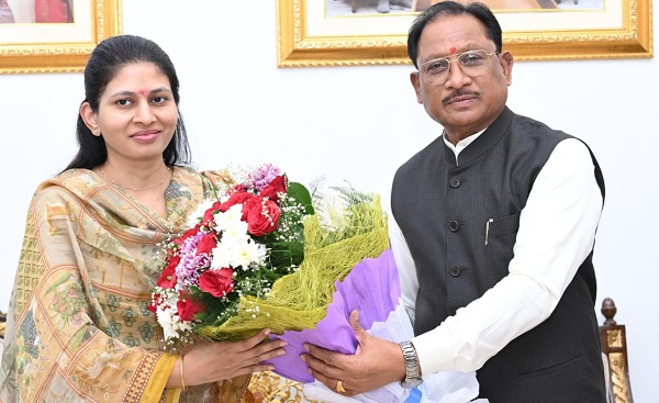 CM विष्णु देव साय से केंद्रीय राज्य मंत्री सुश्री रक्षा खडसे की सौजन्य मुलाकात, खेल प्रतिभाओं को राष्ट्रीय मंच देने पर जोर