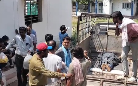 एमपी: मधुमक्खी के हमले में 11 बाराती घायल, पिपलानी जा रही बारात पर हमला, ड्राइवर भागा, अस्पताल में भर्ती