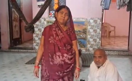 खितौला में बेखौफ बदमाशों का तांडव, बुजुर्ग महिला का गला काटने की धमकी देकर सरेराह लूटे सोने के जेवर