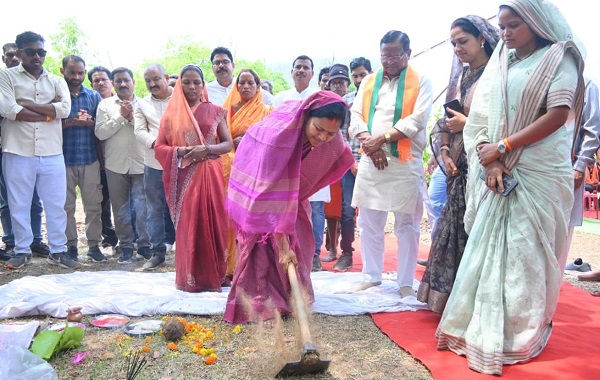 रायपुर: मंत्री श्रीमती लक्ष्मी राजवाड़े ने 13.22 करोड़ रूपये के विकास कार्यों का किया शुभारंभ