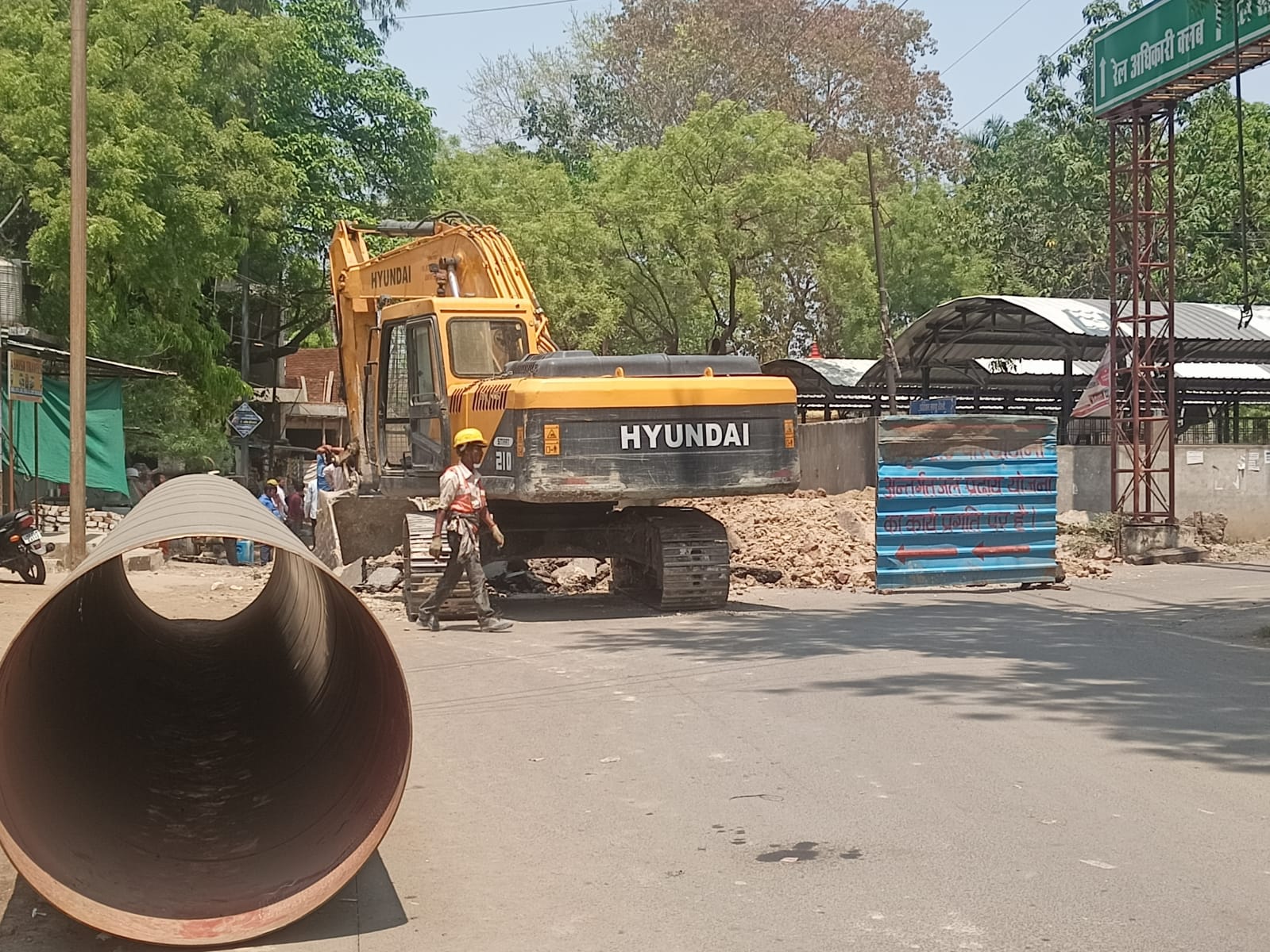 कांचघर रोड बंद, हजारों लोग हो रहे परेशान, रेलवे की भी जताई आपत्ति, स्टाफ ड्यूटी पर कैसे पहुंचेंगे