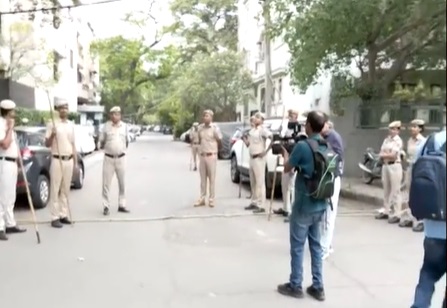 असम के मुख्यमत्री की पत्नी के पास पासपोर्ट विवाद खड़े करने वाले पवन खेड़ा के घर पहुंची पुलिस को नहीं मिले नेताजी