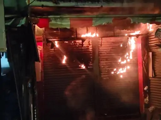 जबलपुर के बेलबाग क्षेत्र में देर रात किराना दुकान में लगी आग, लाखों का सामान जलकर हुआ खाक