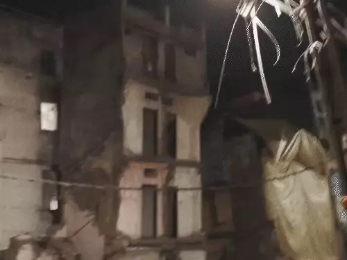 एमपी : उज्जैन में तीन मंजिला मकान भरभराकर गिरा, महाकाल मंदिर जाने वाले मार्ग पर हादसा, बचीं कई जानें