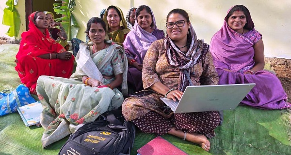 रायपुर: बैंक सखी बन आशा एक्का ने लिखी आत्मनिर्भरता की नई इबारत, 5 करोड़ से अधिक का किया ट्रांजेक्शन