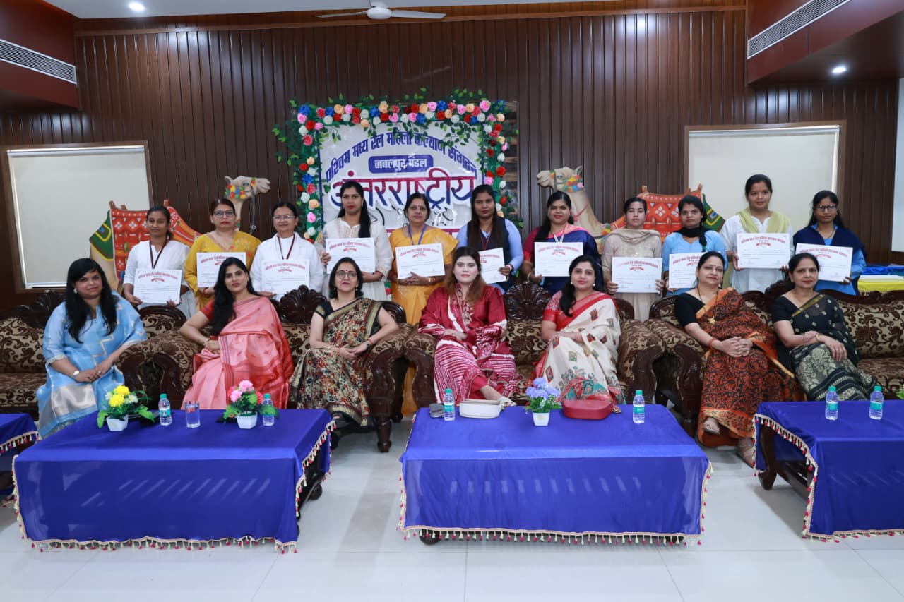 महिला कल्याण संगठन ने रेल मंडल की 15 महिला रेल कर्मचारियों को उत्कृष्ट कार्य के लिए किया सम्मानित