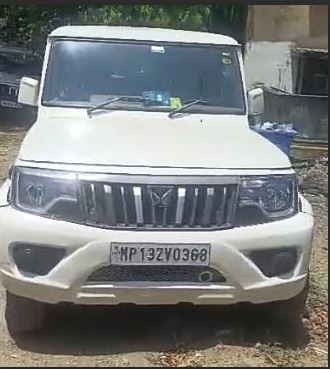 लग्जरी गाड़ी से की जा रही थी शराब की तस्करी, पुलिस ने घेराबंदी कर पकड़ा