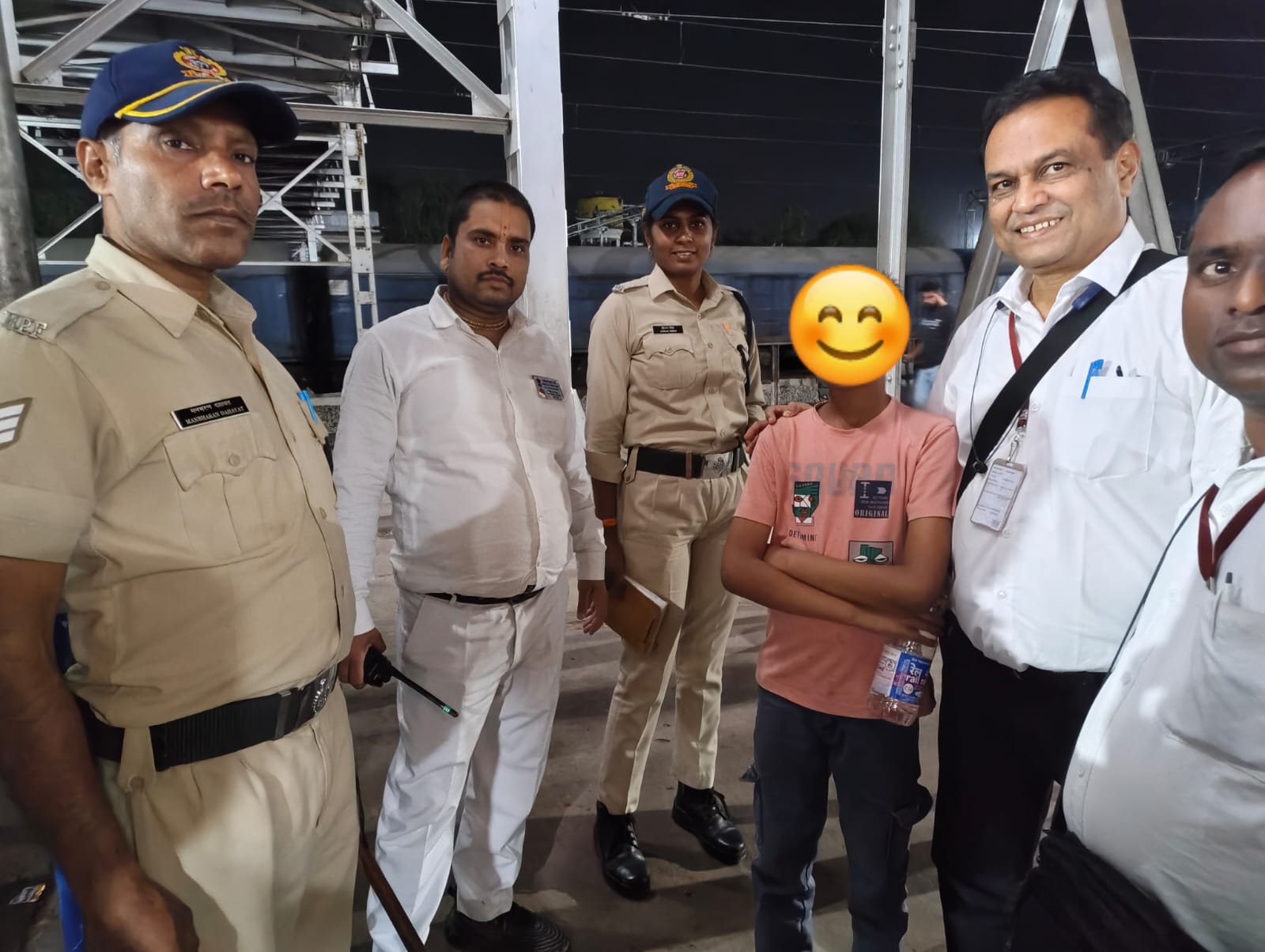 अचानक वंदे भारत एक्सप्रेस में चढ़ गया 11 वर्षीय बच्चा, दरवाजा लॉक होने से अगले स्टेशन जा पहुंचा, रेलवे स्टाफ ने संभाला