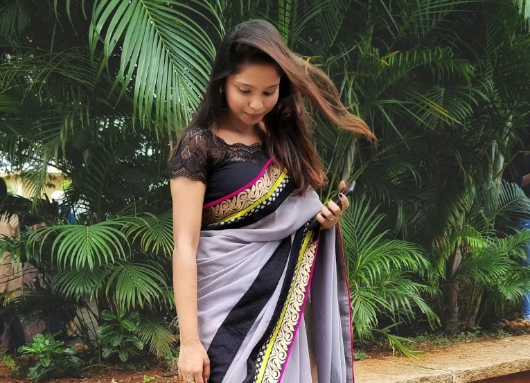 साड़ी फैशन में लौटी,सादगी कॉटन से टिशू तक ये 5 स्टाइल बिना ज्यादा सजावट के भी बना रहे बोल्ड स्टेटमेंट